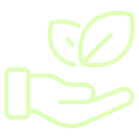 מתאר של יד עם שני עלים מעליה, המרמז על צמיחה, טיפול או הגנה על הסביבה, מצויר בירוק בהיר על רקע לבן.